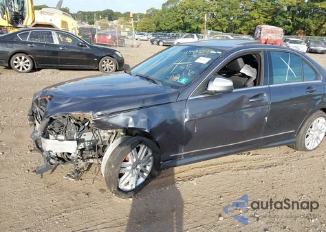 2009 Mercedes-Benz C 300 Sport 4Matic z USA, uszkodzony, nr VIN WDDGF81X59R057820